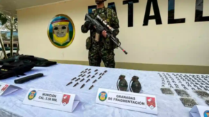 Lee más sobre el artículo Ejército incauta arsenal y explosivos atribuidos a disidencias de ‘Calarcá’ en Huila