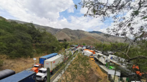 Lee más sobre el artículo Persiste bloqueo en la vía a Buenaventura y aumentan afectaciones logísticas y económicas