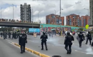 Lee más sobre el artículo Encapuchados generan evacuación y alteraciones al orden público en la Universidad Pedagógica