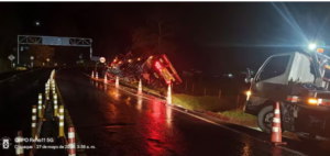 Lee más sobre el artículo Persisten pasos alternos en la vía al Llano por derrame de combustible en el km 25