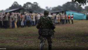 Lee más sobre el artículo Fuertes enfrentamientos entre disidencias de las Farc en Guaviare generan alertas de seguridad