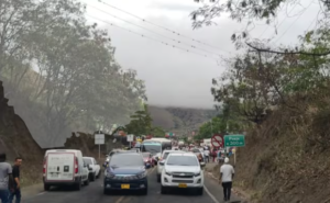 Lee más sobre el artículo Tras bloqueos en el corredor Buga–Buenaventura: retrasos en operaciones de carga aumentan 70%