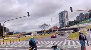 Lee más sobre el artículo Se restablece la movilidad en la avenida el dorado; persiste falla semafórica en la avenida Boyacá