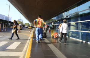 Lee más sobre el artículo Nuevo plan de tránsito modifica accesos al aeropuerto Rafael Núñez por obras de ampliación