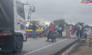Lee más sobre el artículo Cierre en acceso a Maicao afecta la movilidad por el corredor de cuatro vías