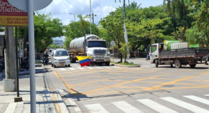 Lee más sobre el artículo Bloqueo vial en la calle 49 con carrera 16 genera afectación a la movilidad en Barrancabermeja