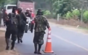 Lee más sobre el artículo Presencia de hombres armados genera alerta por intento de instalación de retén ilegal en la vía Caloto–Corinto