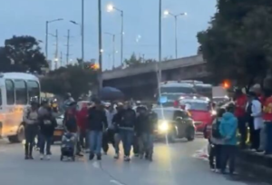 Lee más sobre el artículo Manifestación genera afectación vial en la Av. Villavicencio con carrera 77gq