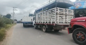 Lee más sobre el artículo Persisten los bloqueos intermitentes en la vía Mochuelo; continúan las afectaciones a la movilidad