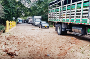 Lee más sobre el artículo Atentado con explosivos afecta el corredor vial Tame–La Cabuya y eleva el riesgo de seguridad en arauca