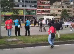 Lee más sobre el artículo Manifestación genera afectación a la movilidad en la calle 20 con carrera 43b