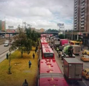 Lee más sobre el artículo SINIESTRO VIAL GENERA DESVÍOS EN LA TRONCAL SUBA